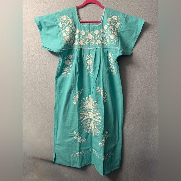 Aqua Mexican handmade Embroidered Dress sine M NWOT